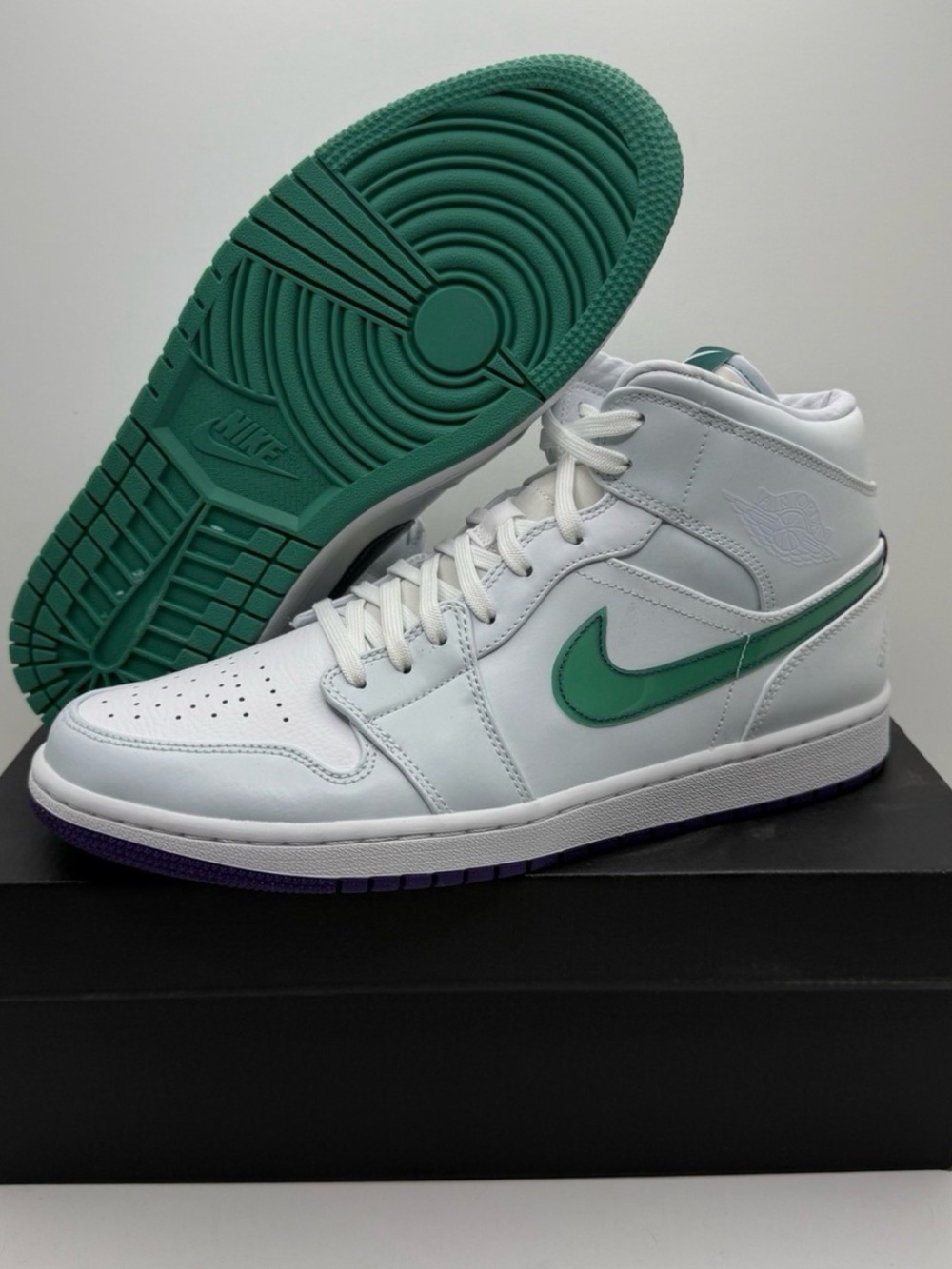 Nike Men’s White & Green High-Top Sneakers with Purple Outsole Trim